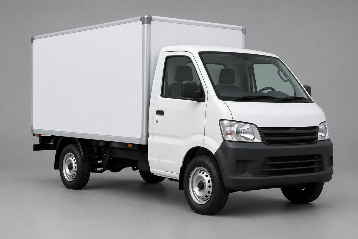 Camion utilitaire blanc de type Fiat Ducato 20 m³, vue trois quarts avant, photo non contractuelle